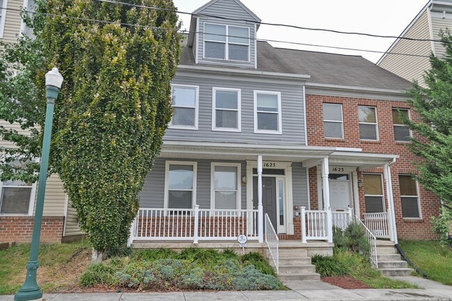 Building Photo - 3 Bedroom Single Family in Midtown with Pa...