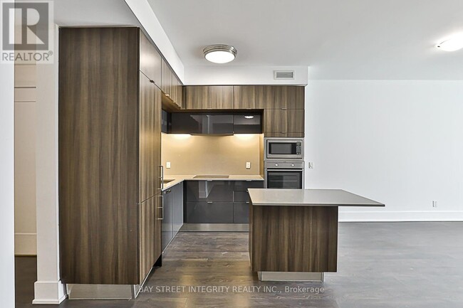 Building Photo - 15 Merchants' Wharf