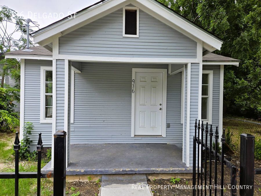 Primary Photo - Charming 2 Bedroom, 1 Bath House with Flex...