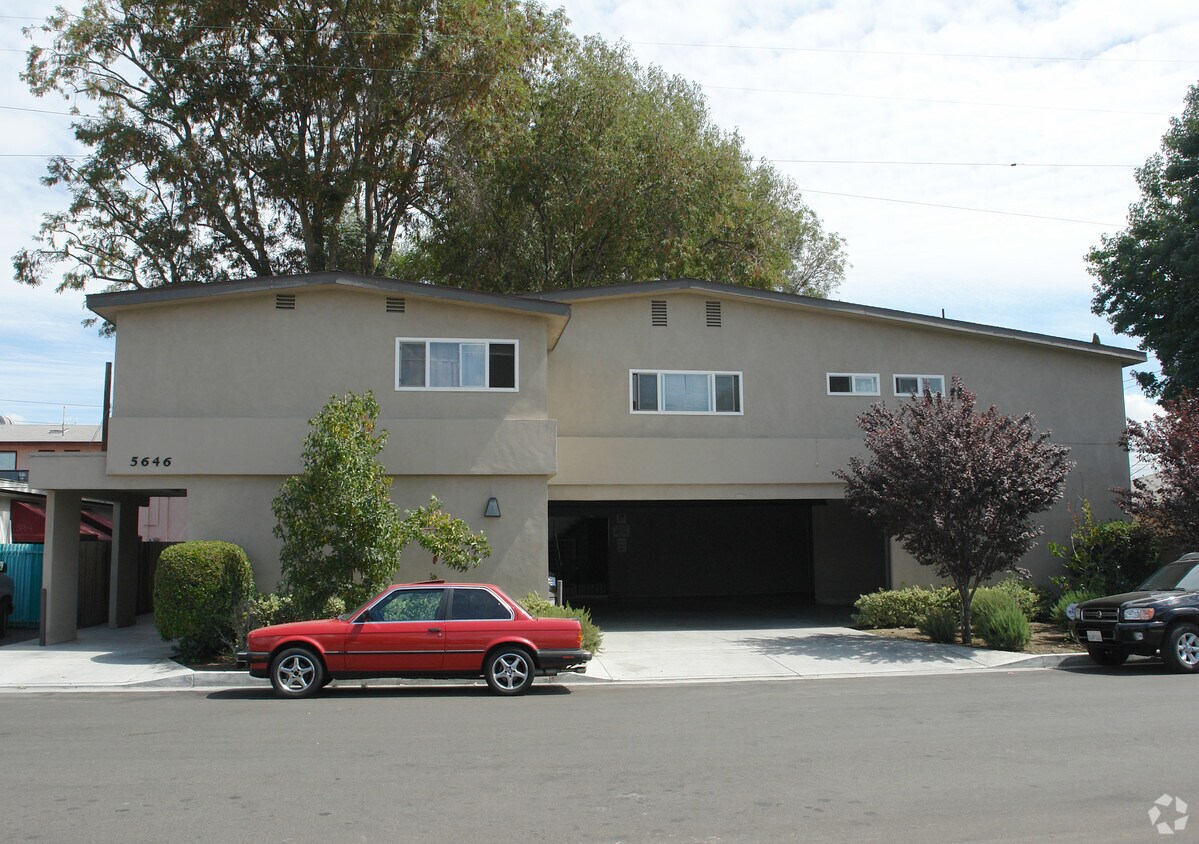 Building Photo - 5646 N Willard Ave