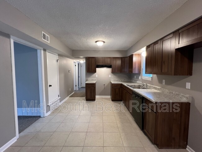 Building Photo - 5279 Cedar Bluff Dr