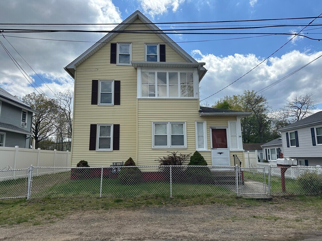 28 St Unit 1, Wallingford, CT 06492 Room for Rent in Wallingford, CT