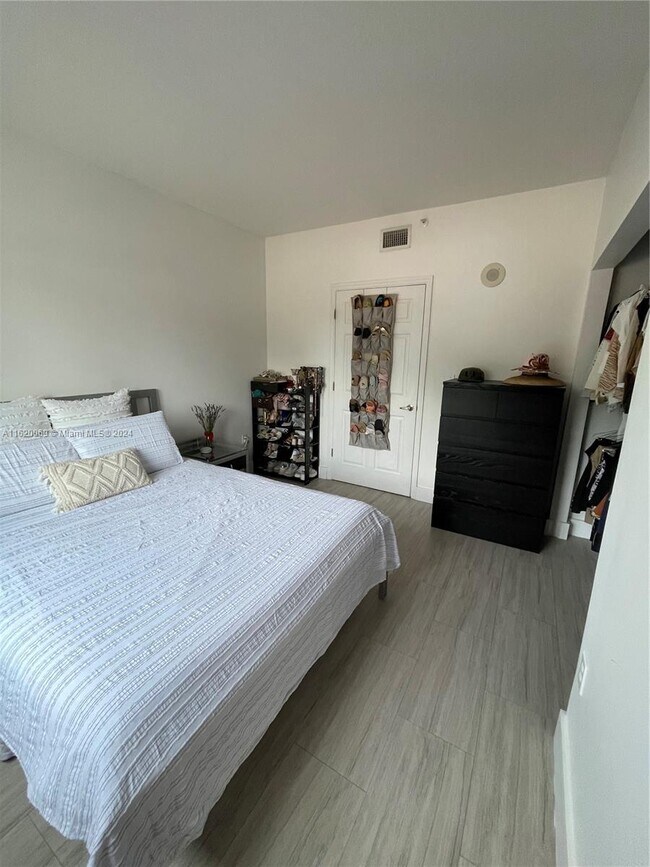 Foto del edificio - 3500 Coral Way