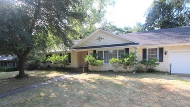 Building Photo - 532 Zelwood Dr