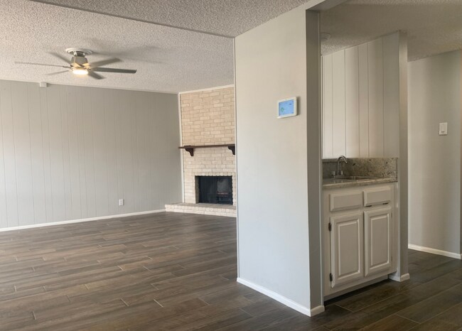 Building Photo - 5838 Royal Bend