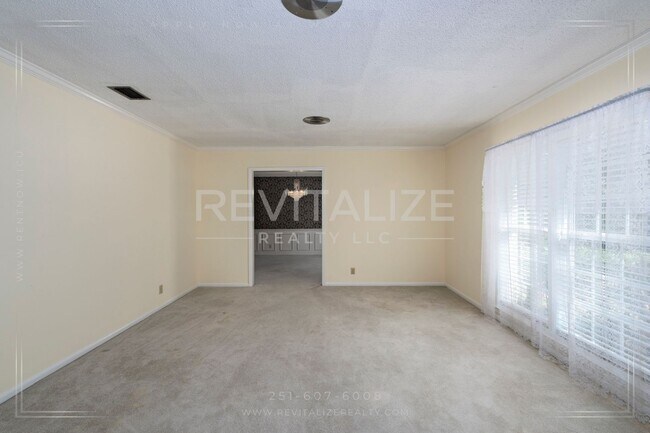 Foto del edificio - Beautifully Preserved 4 Bd / 3 Ba Vintage ...