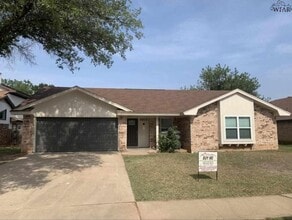 Building Photo - 5813 Briargrove Dr