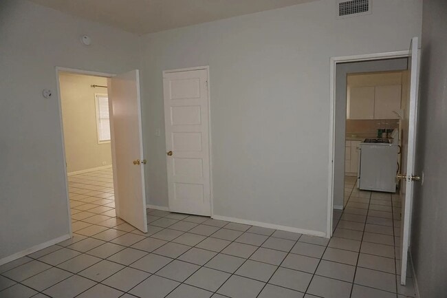 Photo - 420 E Speedway Blvd Apartment