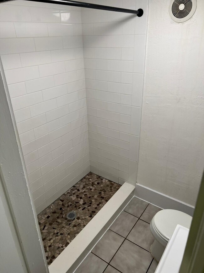 baño - 13 Maple St