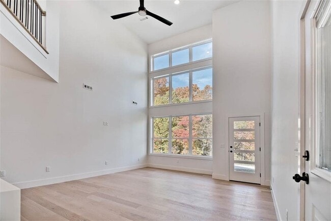 Foto del edificio - 28 Bedford Ln