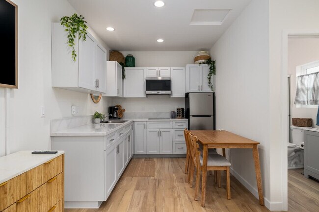 Foto del edificio - 4646 Robbins St