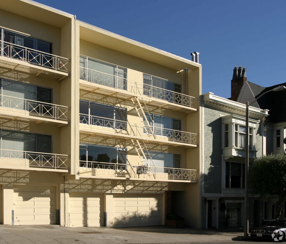 Building Photo - 2420 Steiner St