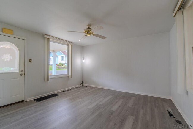 Foto del edificio - 703 Saybrook Pl