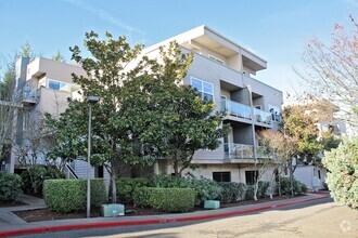 Building Photo - 610 S Nevada St