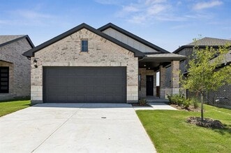 Building Photo - 115 Greenbriar Dr