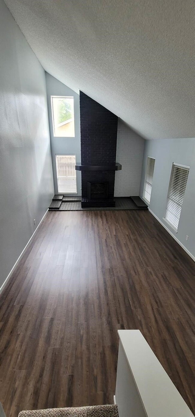 Building Photo - 9614 Charter Ridge Dr