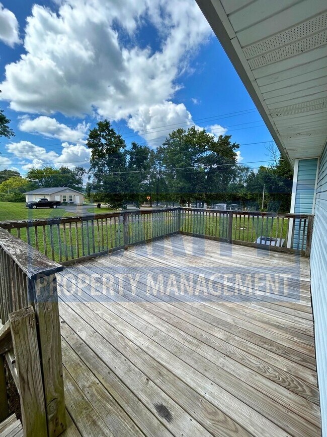 Building Photo - Three bedroom duplex in Charleston!