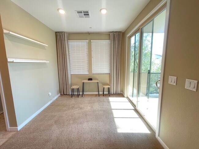 Foto del edificio - Carry Over Showing: This property has been...