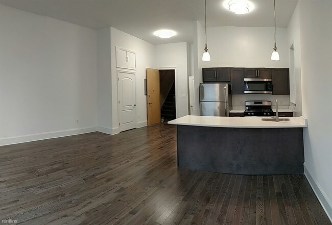 Building Photo - 1 br, 1 bath Apartment - 212 S 42nd St  - 2F