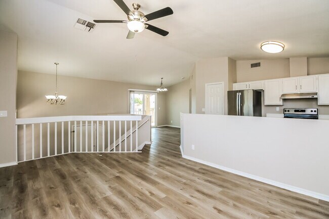 Foto del edificio - 1040 N Palm St