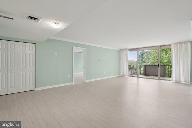 Building Photo - 1515 S Arlington Ridge Rd