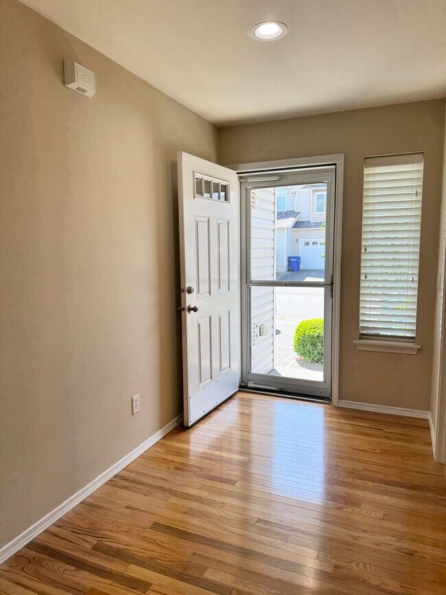 Foto del edificio - Spacious rambler 2 beds plus den