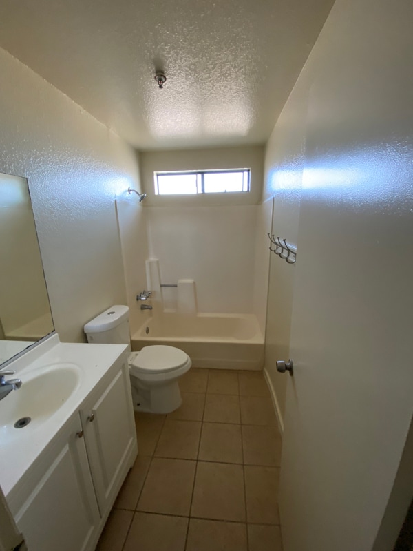 Foto del edificio - 4165 W Broadway