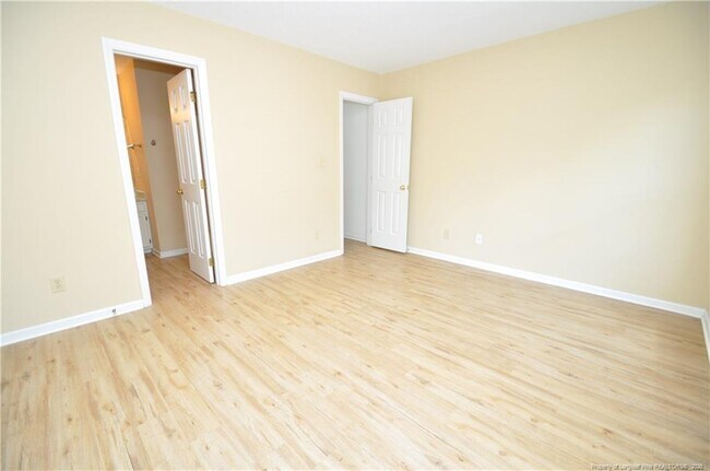 Foto del edificio - 1004 Oak Lake Ct