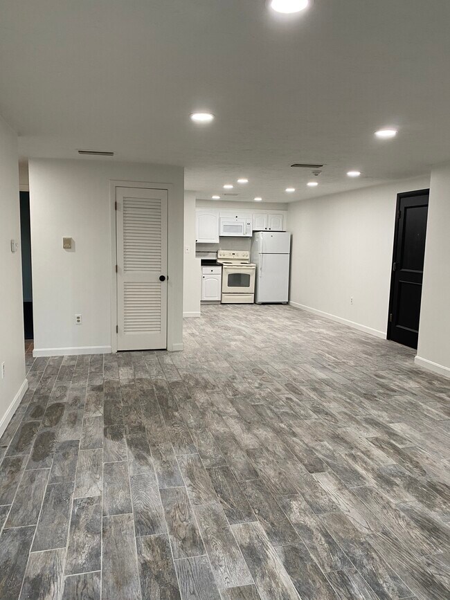 living/dining - 24 South St