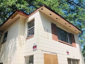 Building Photo - 402 Terry St
