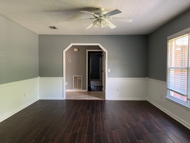 Building Photo - 114 Windmere Dr