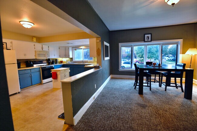 Dining room & kitchen - 1504 N Marshall St