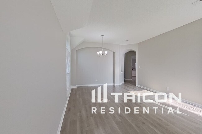 Foto del edificio - 521 Spicewood Dr