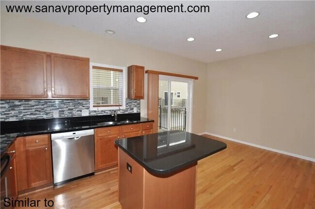 Foto del edificio - ? Stylish 2-Bedroom Townhome in Prime West Des Moines! Move in Special- May rent free