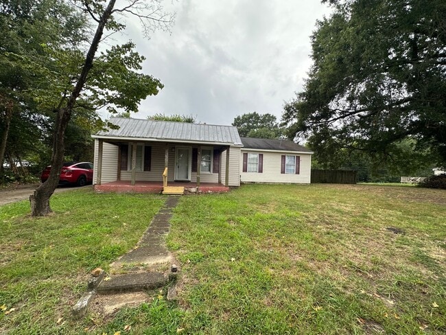 Building Photo - 3 bed 2 bed house in Henrico! Big yard, la...