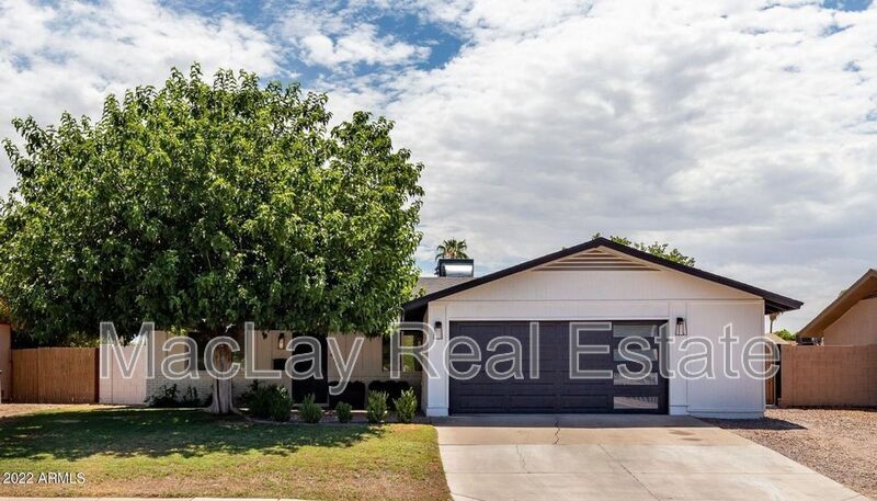 Primary Photo - 409 N Arrowhead Dr