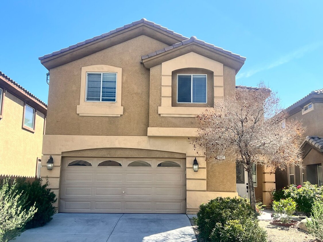 Primary Photo - fantastic two-story single-family house