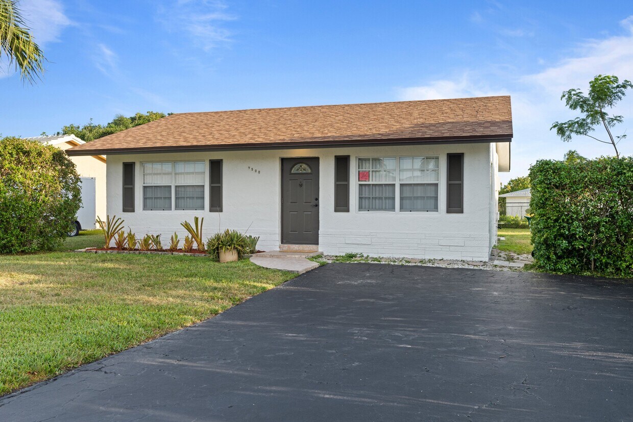 Primary Photo - 9500 NW 74th Ct