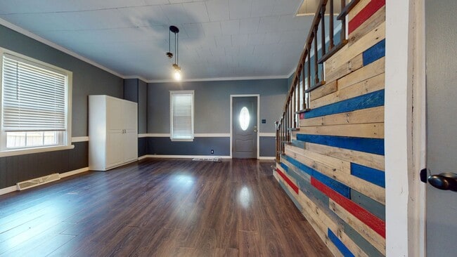 Building Photo - Large home in Galion Schools
