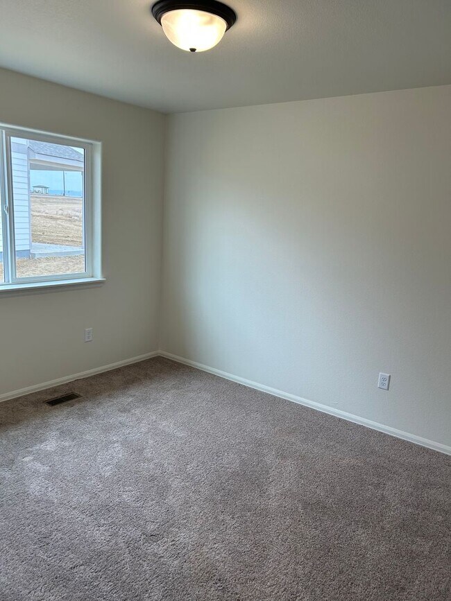 Building Photo - 3 bedroom, 2 Bath Ranch style home!