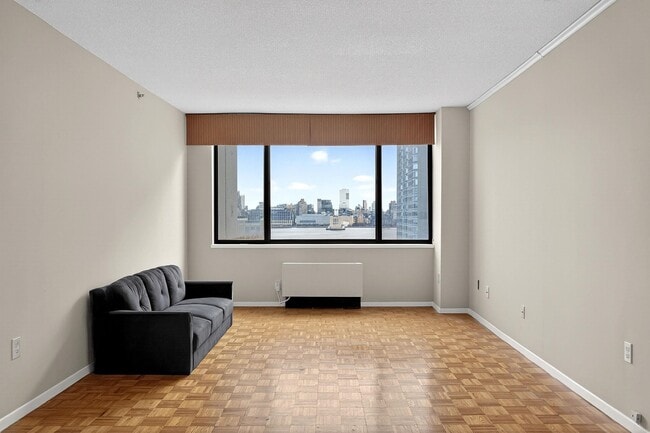 Building Photo - 45 River Dr S