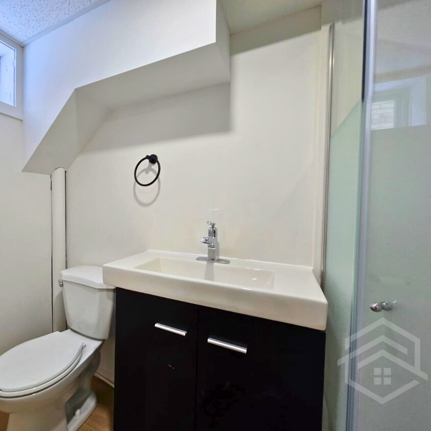 Photo du bâtiment - 1-Bedroom Unit Available in London!!