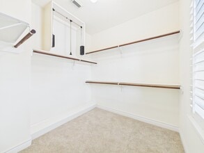 Building Photo - 11025 Sherwood Grv