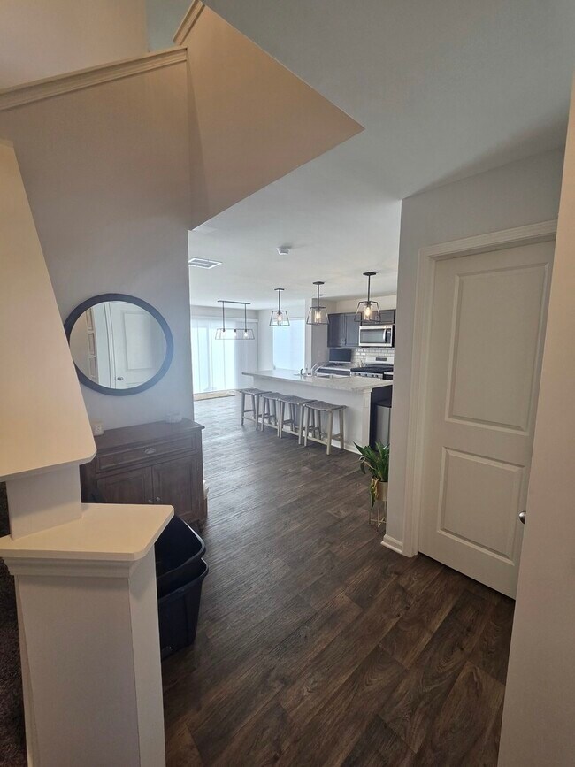 Building Photo - 719 Wellington Ln