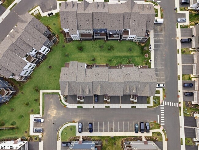 Building Photo - 12 Marigold Ct