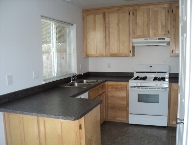 Foto del edificio - 521 Vance Lake Ln