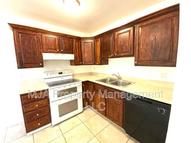 Foto del edificio - 2523 S Lakecrest Dr