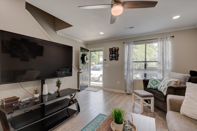 Building Photo - 6279 Lucille Dr