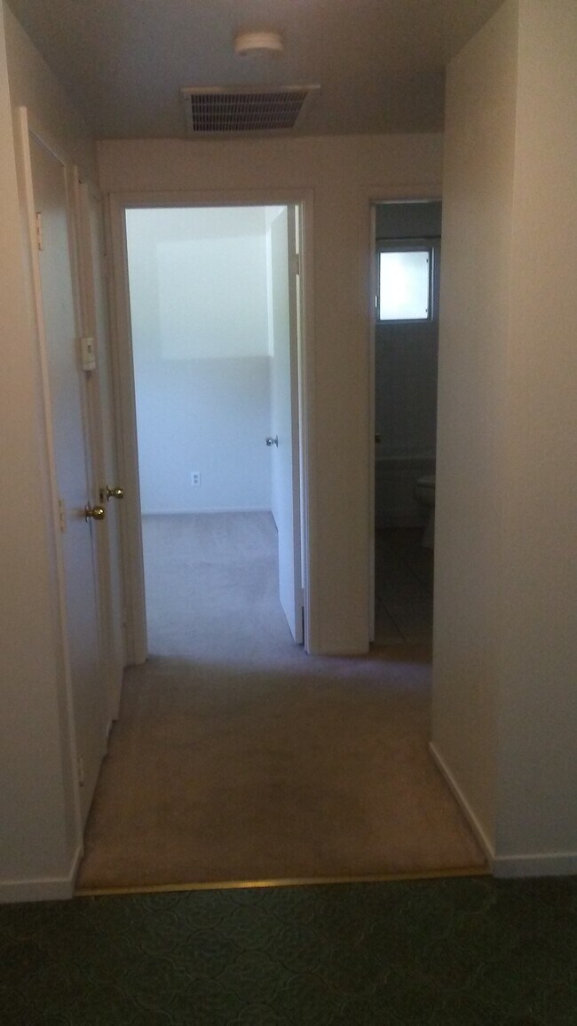 Camino de entrada - 6576 Harmon Dr