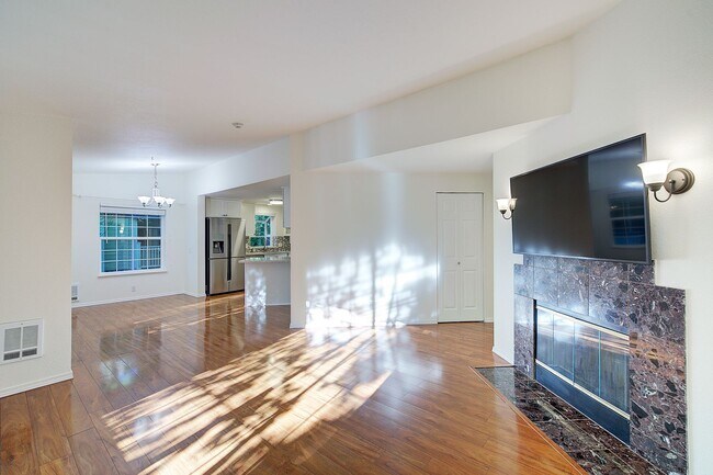 Building Photo - 3Bd/2Ba Redmond Condo